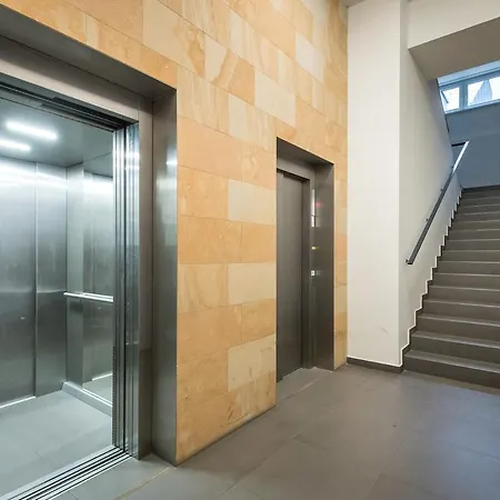 2-modern In The Old Town