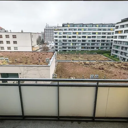 2-modern In The Old Town