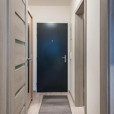 2-modern In The Old Town